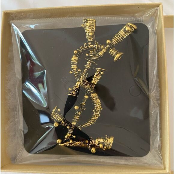 Classic Brooch - Picture 12 of 12